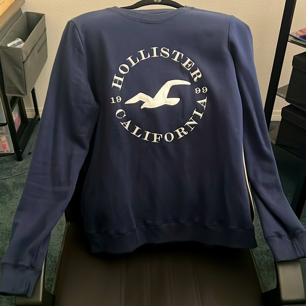 Hollister dark blue logo sweatshirt in Medium